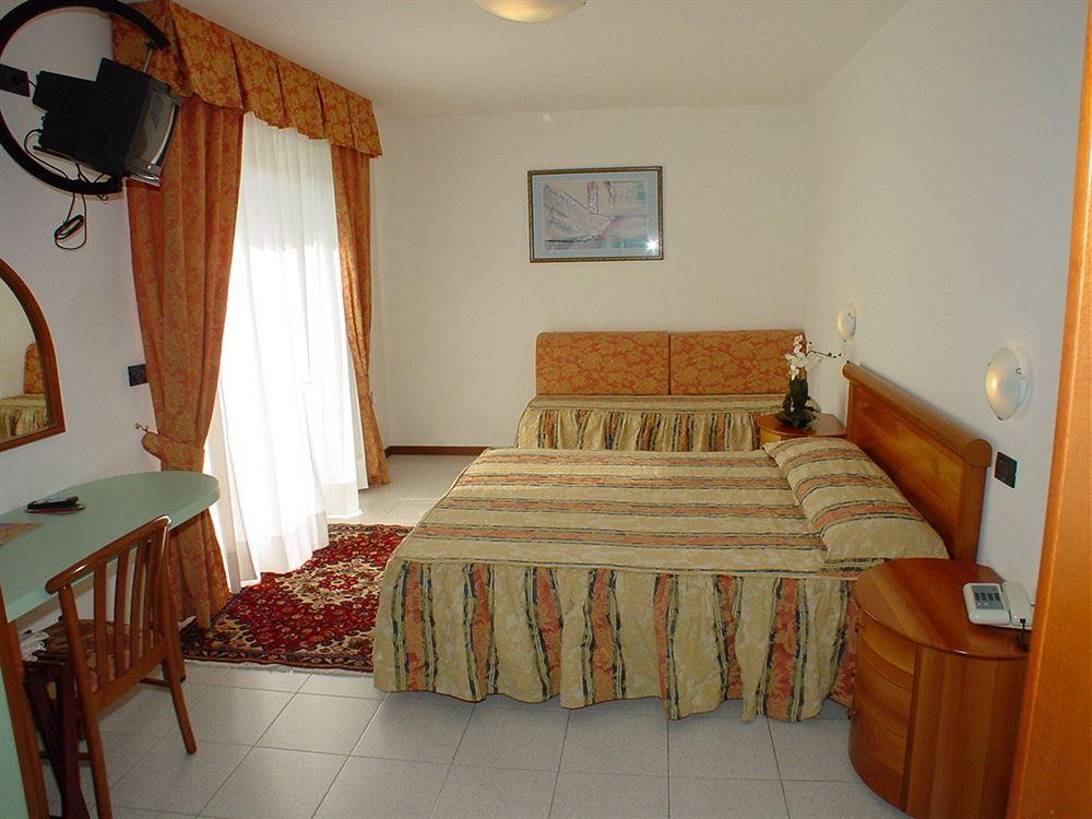 Hotel La Pigna Lignano Sabbiadoro Esterno foto